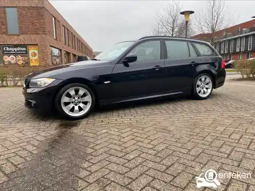 BMW 318i Touring 2013