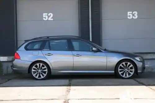 BMW 318i Touring 2009