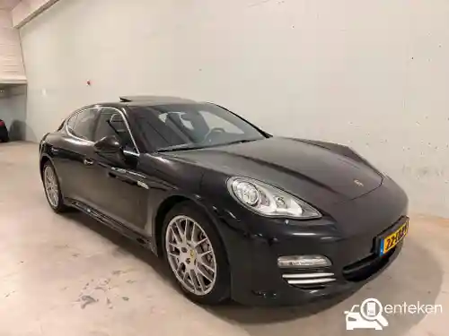 Porsche Panamera 4S 2010