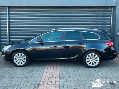 Opel Astra Sports Tourer 1.6 Turbo 2011