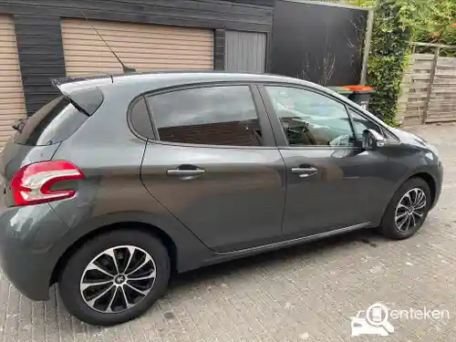 Peugeot 208 1.2 PureTech 82 2013