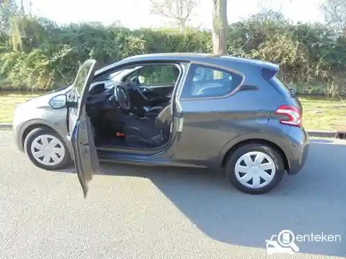 Peugeot 208 1.2 PureTech 82 2013