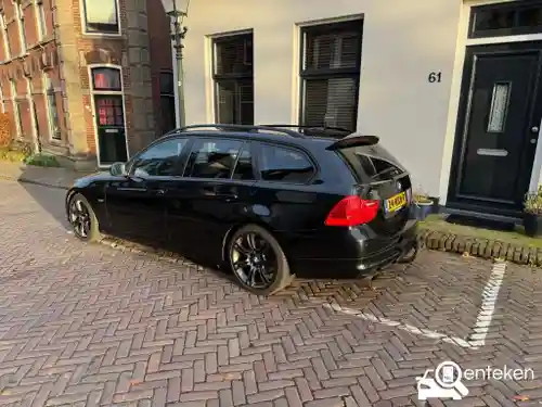 BMW 318i Touring 2010