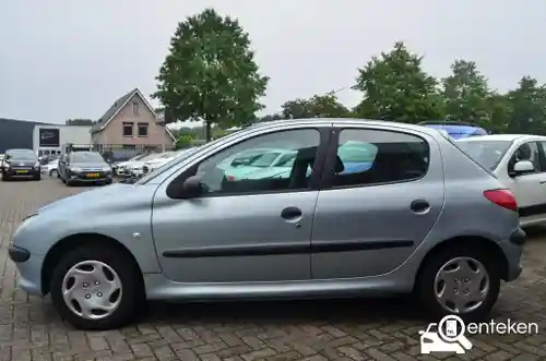Peugeot 206 75 2001