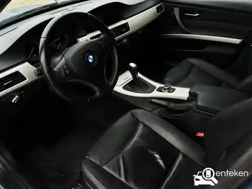 BMW 318i Touring 2011