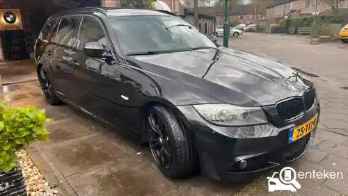 BMW 318i Touring 2012