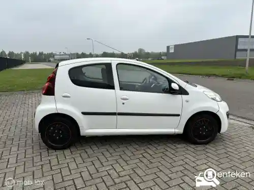 Peugeot 107 1.0 68 2012