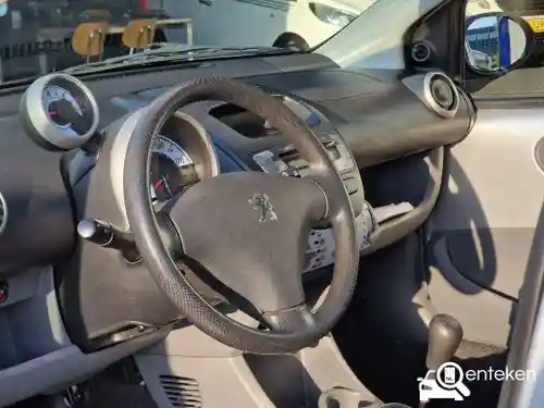 Peugeot 107 1.0 70 2011