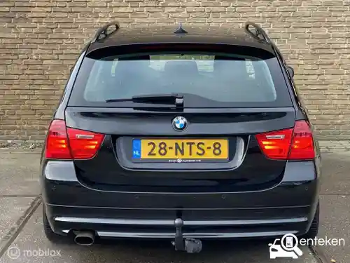 BMW 318i Touring 2010