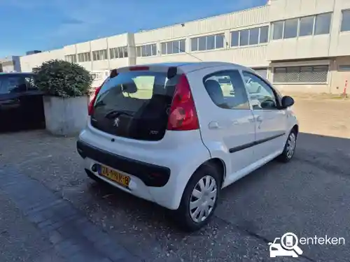 Peugeot 107 1.0 70 2011