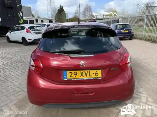 Peugeot 208 1.2 PureTech 82 2012