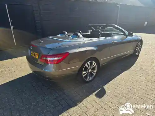 Mercedes-Benz E 200 BlueEFFICIENCY Cabriolet 2012