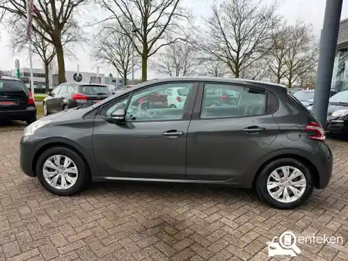 Peugeot 208 1.2 PureTech 82 2013