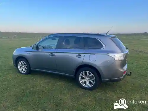 Mitsubishi Outlander 2.0 Plug-In Hybrid 2013