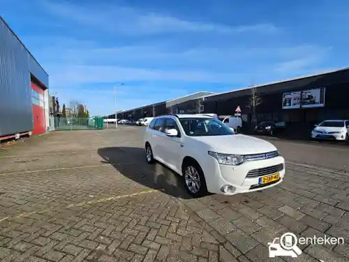 Mitsubishi Outlander 2.0 Plug-In Hybrid 2013