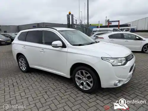 Mitsubishi Outlander 2.0 Plug-In Hybrid 2013