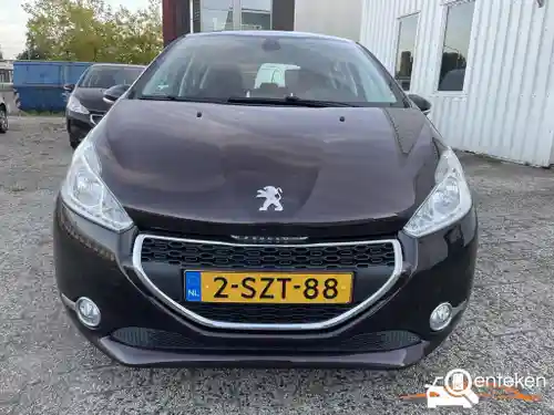 Peugeot 208 1.2 PureTech 82 2013