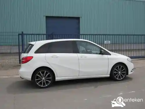 Mercedes-Benz B 180 2012