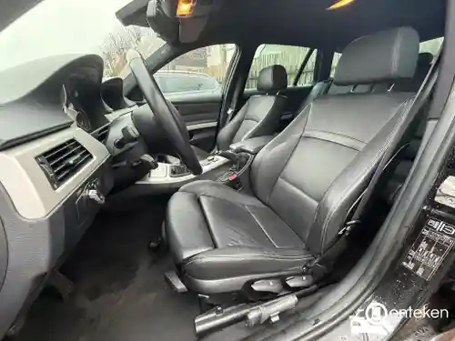 BMW 318i Touring 2011