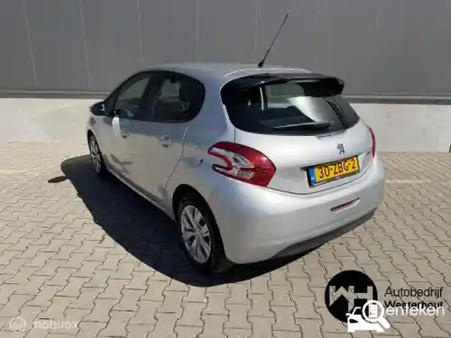 Peugeot 208 1.2 PureTech 82 2012