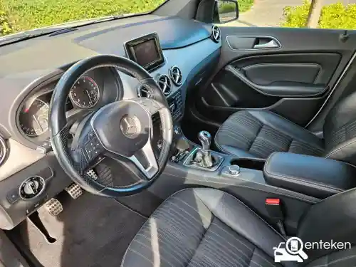 Mercedes-Benz B 180 2012
