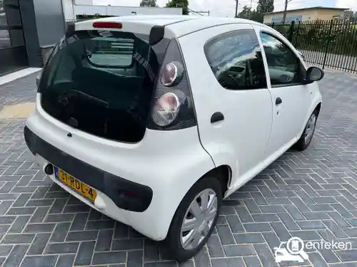 Peugeot 107 1.0 70 2011