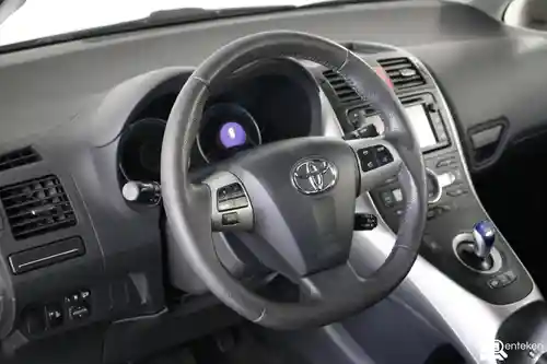 Toyota Auris 1.8 Hybrid 2012