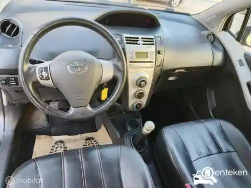 Toyota Yaris 1.3 2008