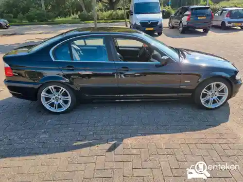 BMW 323i 2000