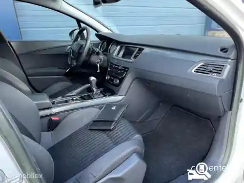 Peugeot 508 SW 120 VTi 2011