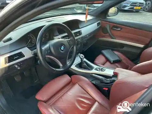 BMW 318i Touring 2012
