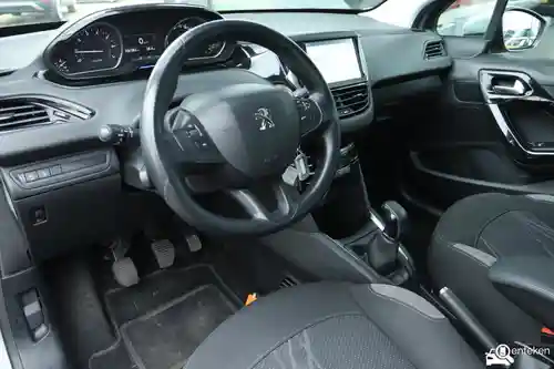 Peugeot 208 1.2 PureTech 82 2013