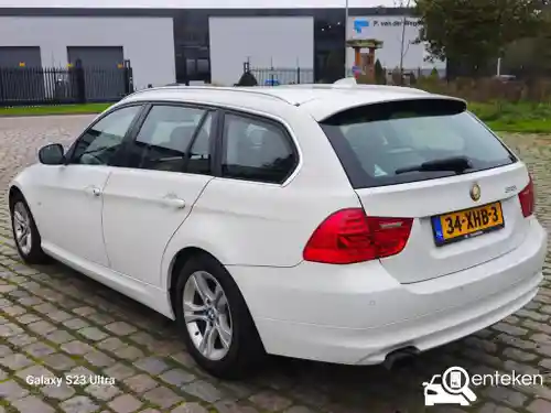 BMW 318i Touring 2012