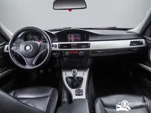 BMW 318i Touring 2010