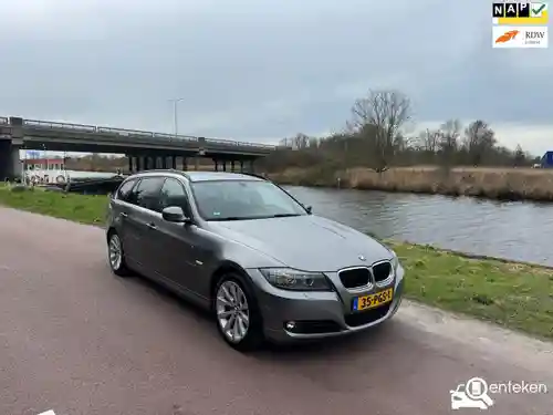 BMW 318i Touring 2011