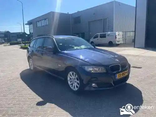 BMW 318i Touring 2011