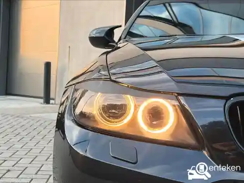BMW 318i Touring 2011
