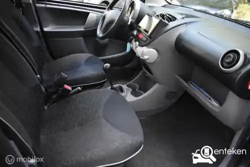 Peugeot 107 1.0 70 2011