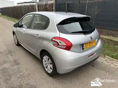 Peugeot 208 1.2 PureTech 82 2013