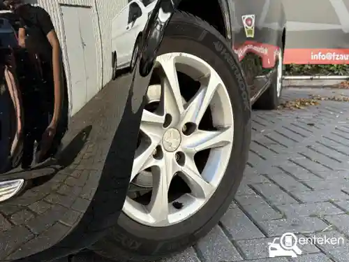 Peugeot 208 1.2 PureTech 82 2012