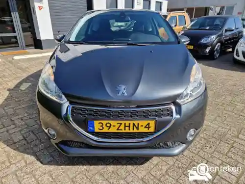 Peugeot 208 1.2 PureTech 82 2012