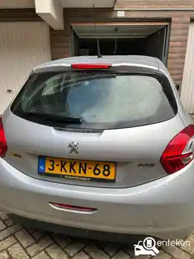 Peugeot 208 1.2 PureTech 82 2012