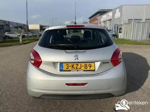 Peugeot 208 1.2 PureTech 82 2013