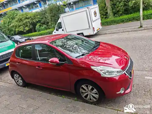 Peugeot 208 1.2 PureTech 82 2013