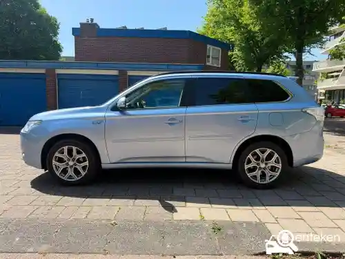 Mitsubishi Outlander 2.0 Plug-In Hybrid 2013