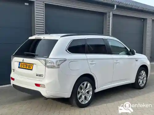 Mitsubishi Outlander 2.0 Plug-In Hybrid 2013