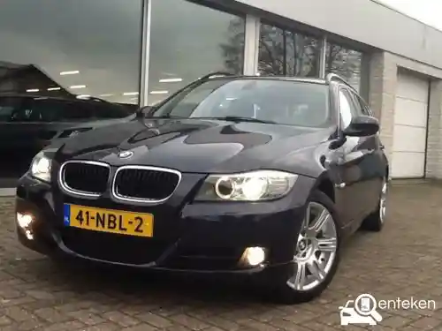 BMW 318i Touring 2010