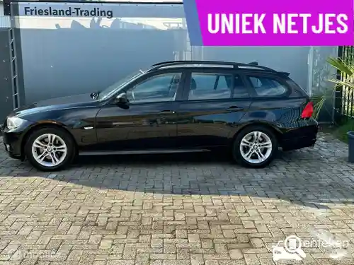 BMW 318i Touring 2011