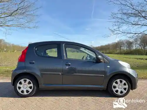 Peugeot 107 1.0 70 2011