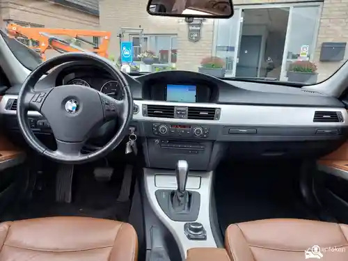 BMW 318i Touring 2012